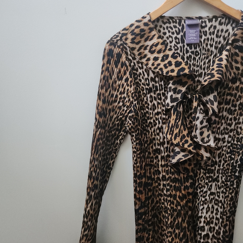 🔥SOLD🔥 Laura Scott Leopard Print Pleated Stretch Button Up Blouse Size Large - Picture 3 of 9
